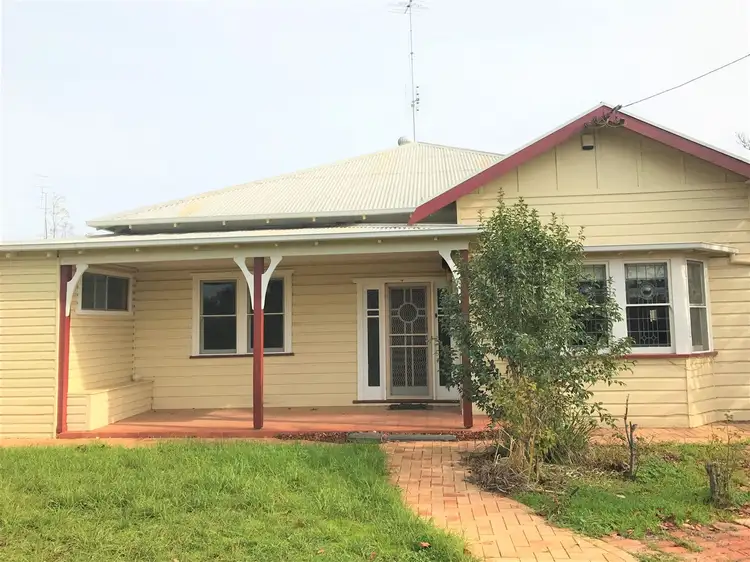 246 Pine Street, Hay NSW 2711