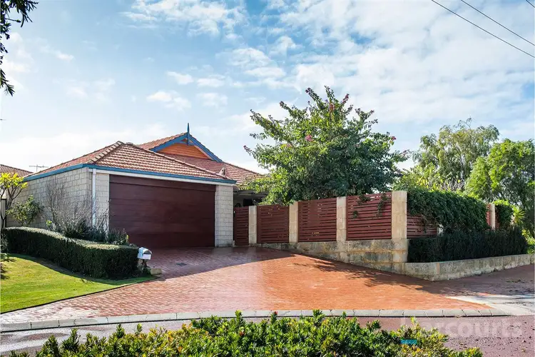 123 East Road, Hocking WA 6065