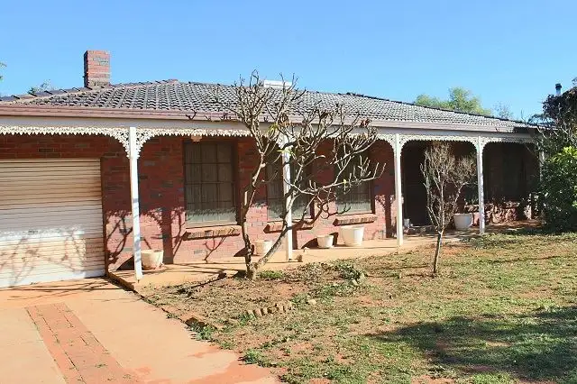 4 Irwin Street, Cobar NSW 2835