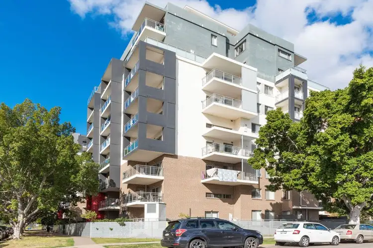 24 Lachlan Street