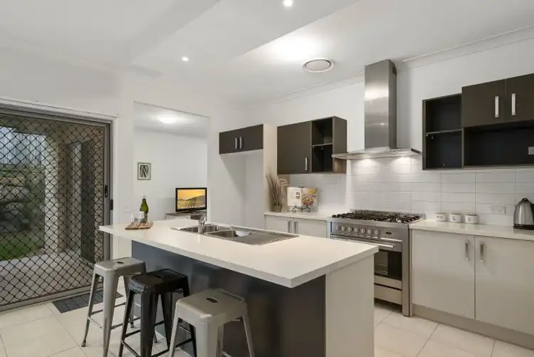 5 Rawlins Crescent, North Lakes QLD 4509