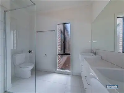 Fifth view of Homely house listing, 2/33 Manikato Drive, Drouin VIC 3818