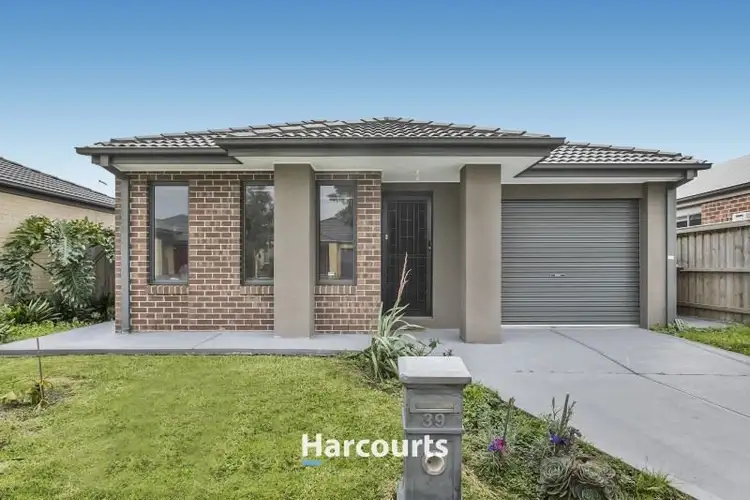 39 Mickleham Drive, Cranbourne North VIC 3977