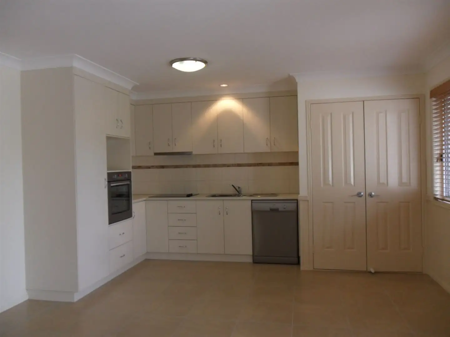 Main view of Homely unit listing, 2/22 Queen Street, Clifton QLD 4361