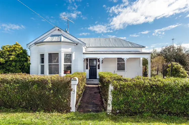 3 Scoresby Street, Hamilton VIC 3300