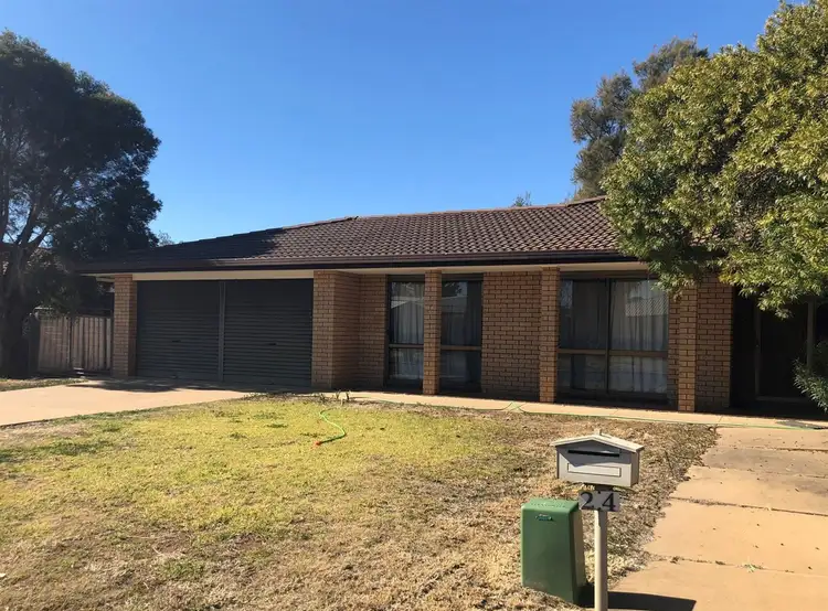 24 Oxley Parade, Warren NSW 2824