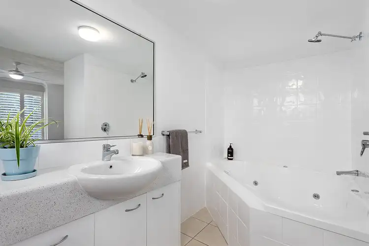 Sixth view of Homely unit listing, 2/102 Racecourse Road, Ascot QLD 4007