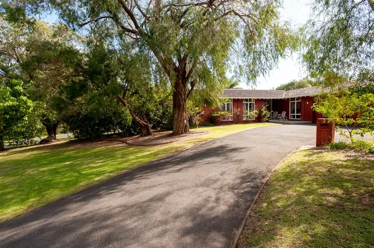2 Waratah Crescent