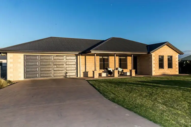 19 Mary Angove Crs, Cootamundra NSW 2590