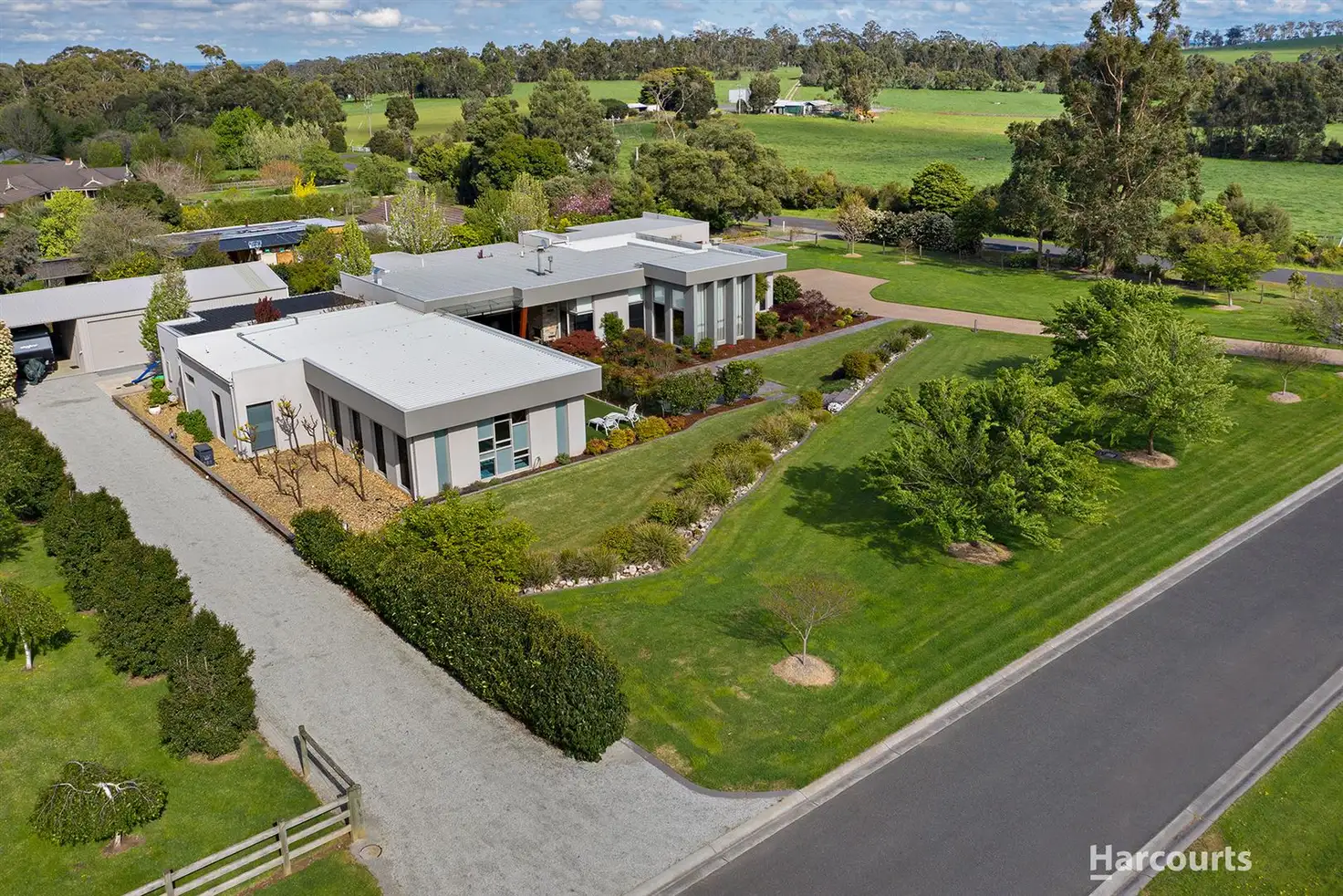 Main view of Homely house listing, 10 Oxley Court, Drouin VIC 3818