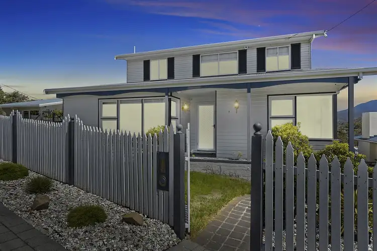 7 Karoola Road, Lindisfarne TAS 7015