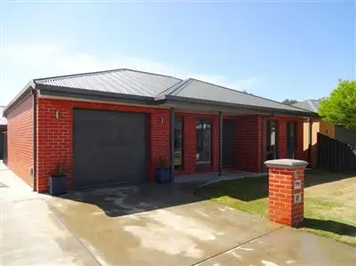 Main view of Homely unit listing, A/5 Gunn Court, Wangaratta VIC