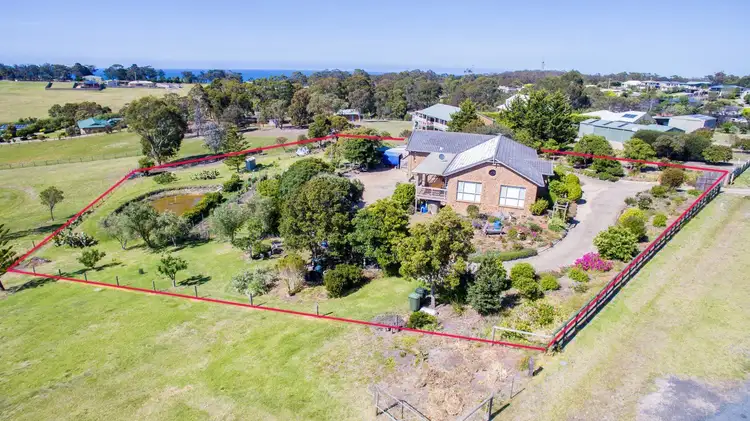 8 Reggardo Rise, Lakes Entrance VIC 3909