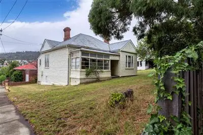9 Crisp Road, Sandy Bay TAS