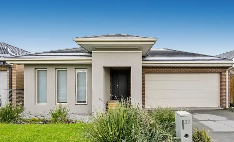 27 Lucinda Lane, Cranbourne North VIC 3977