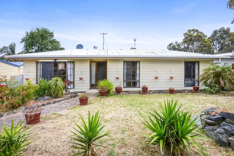 13 Folkestone Terrace, Victor Harbor SA 5211