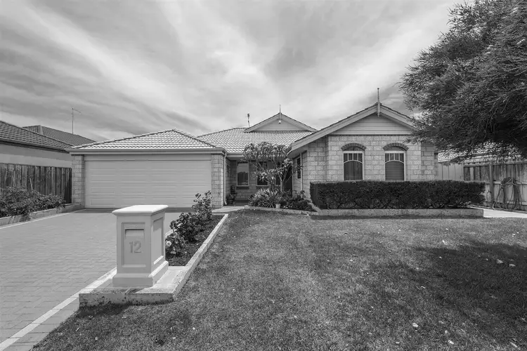 12 Whitegum Pass, Halls Head WA 6210