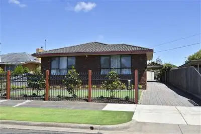 6 Alkoomi AVe, Hamlyn Heights VIC