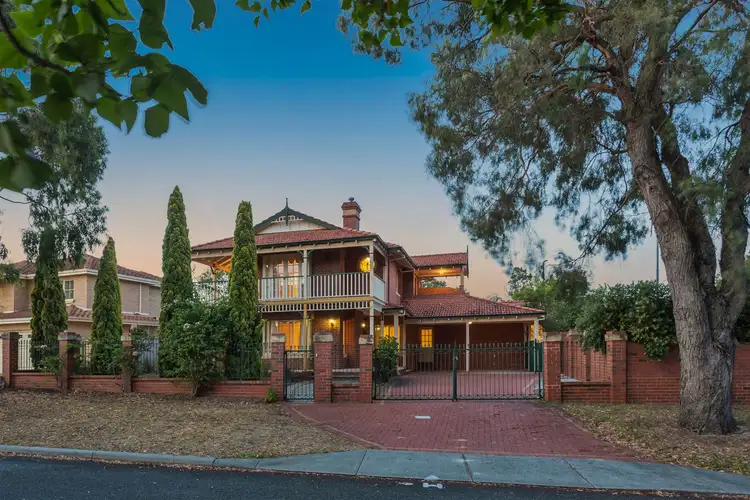 21 Paterson Gardens, Winthrop WA 6150