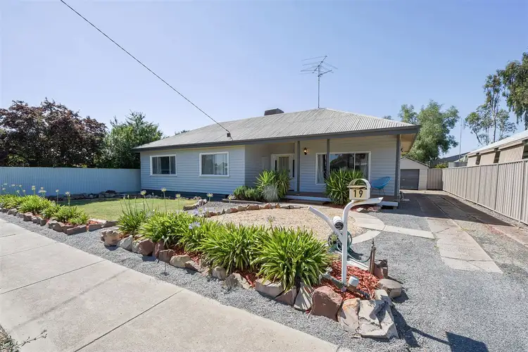 19 Tena Avenue, Horsham VIC 3400