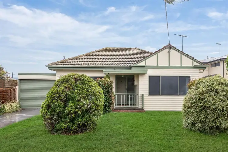 38 Myrtle Grove, North Shore VIC 3214