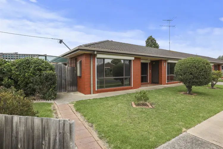 1/15 Orbit Drive, Whittington VIC 3219