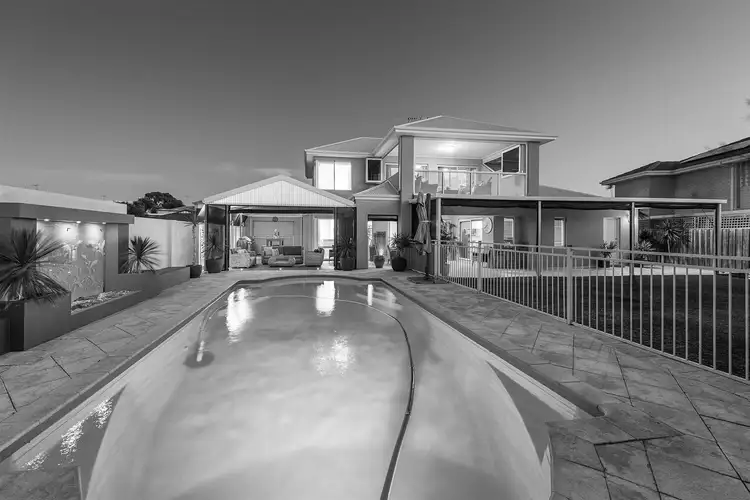 8 Lilly Pilly Lookout, Halls Head WA 6210
