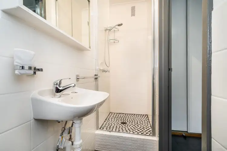 Fifth view of Homely unit listing, 4/20 Heytesbury Street, Herne Hill VIC 3218