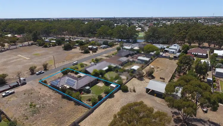 7 Elizabeth Avenue, Warracknabeal VIC 3393