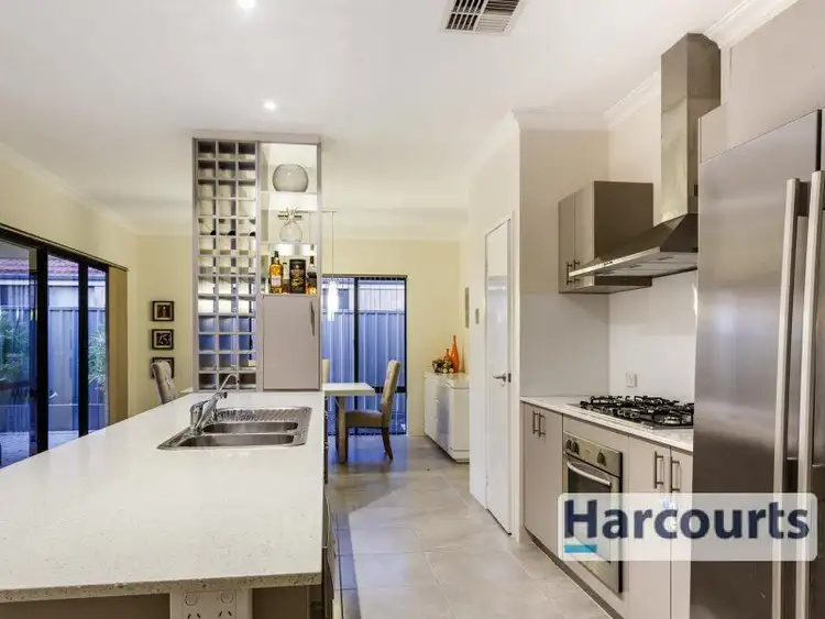 Sixth view of Homely house listing, 10 Seville Way, Aubin Grove WA 6164