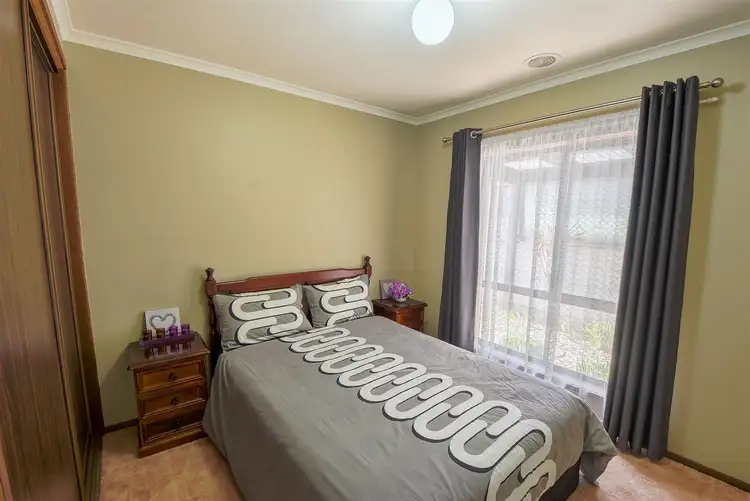 Sixth view of Homely house listing, 1 Uebergang Court, Horsham VIC 3400