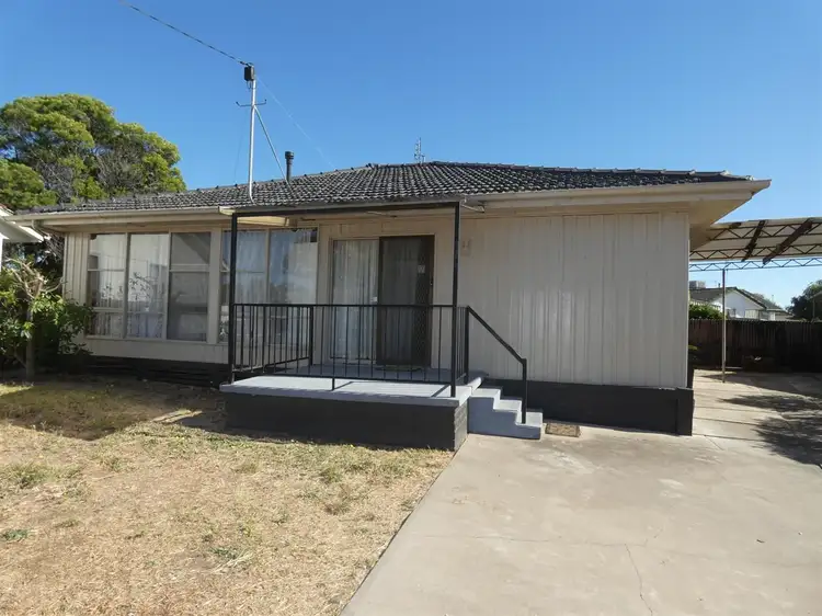 Second view of Homely house listing, 5 Rodda Place, Horsham VIC 3400