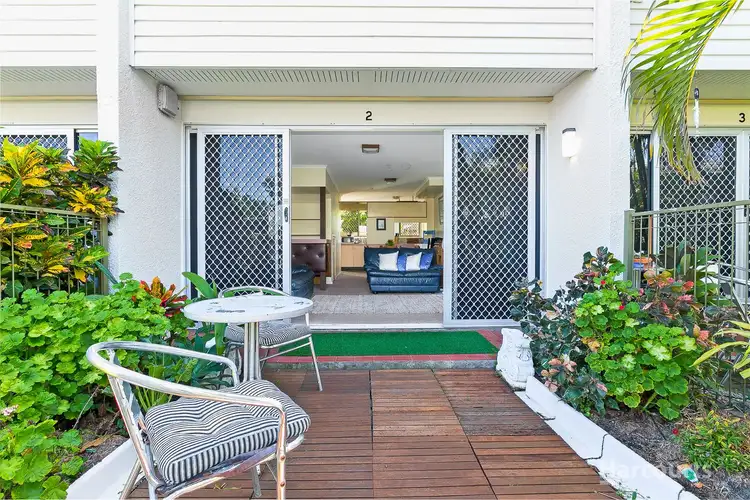 2/2a Moffatt Street, Scarborough QLD 4020