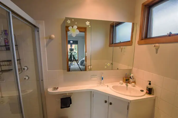 Fifth view of Homely house listing, 1 Isbel Court, Horsham VIC 3400