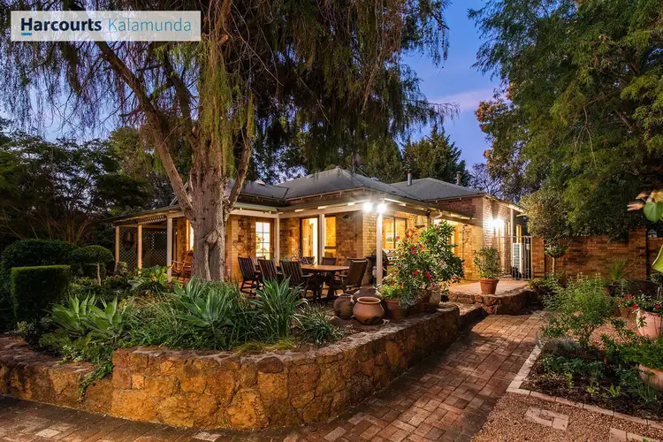 10 Pindara Place, Lesmurdie WA 6076