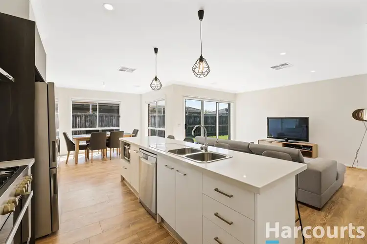 Fifth view of Homely house listing, 31 Lyndhurst Square, Drouin VIC 3818