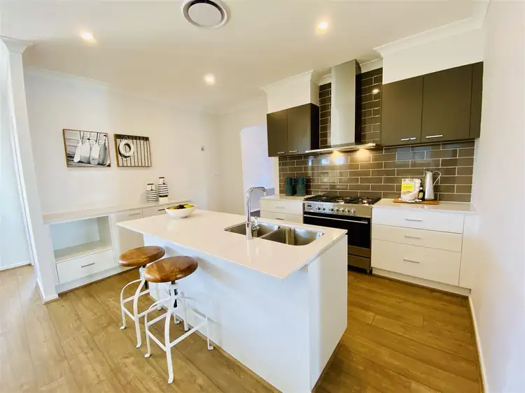 12 Sunrise Street, Newport QLD 4020