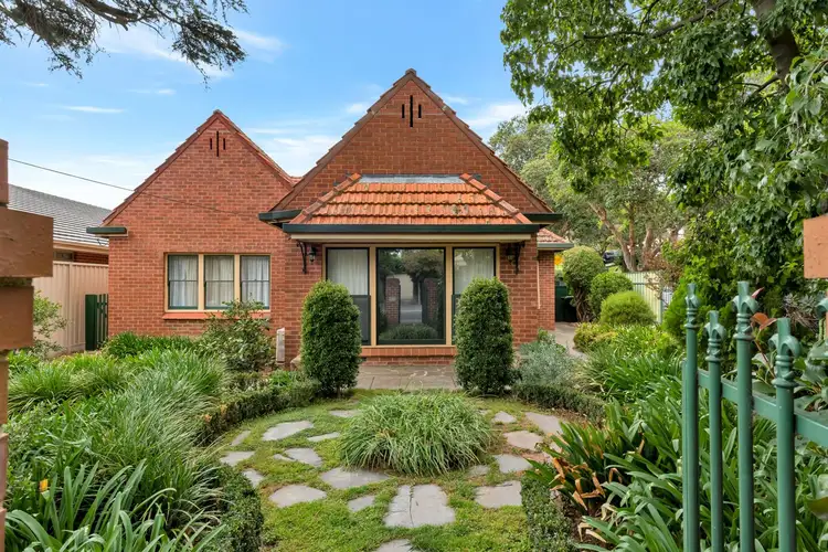 11 Lochwinnoch Rd, Torrens Park SA 5062