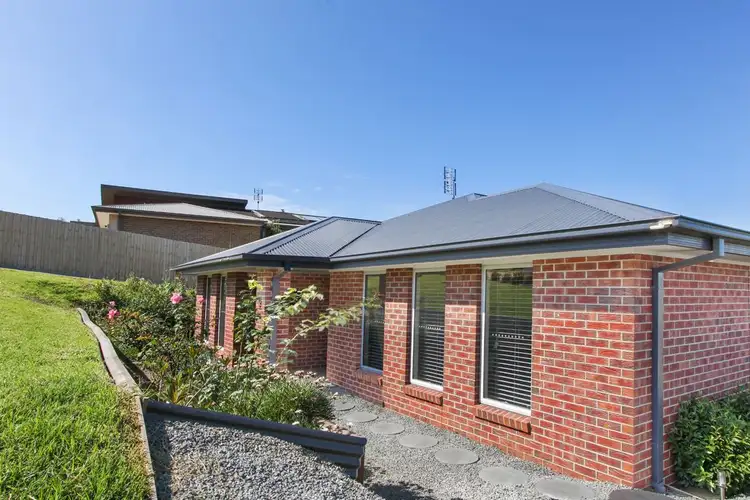 9 Riviera Court, Lakes Entrance VIC 3909
