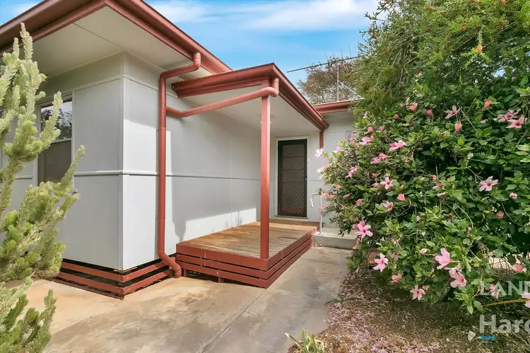 11 Murray Tce, Riverton SA 5412