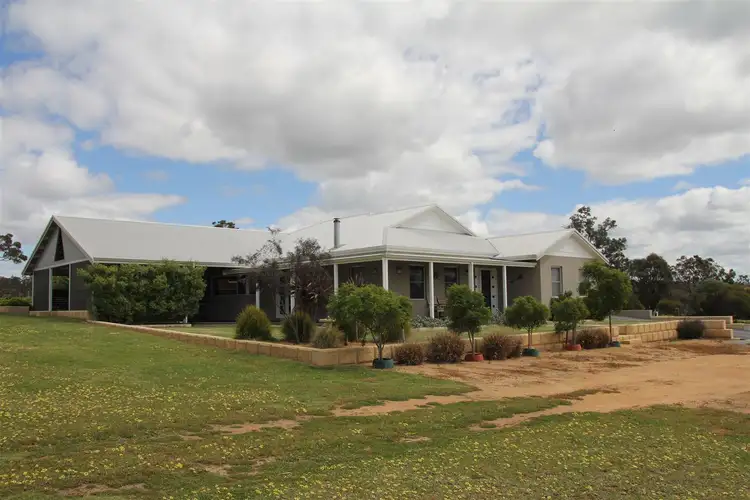 15 Stock Road, Kojonup WA 6395