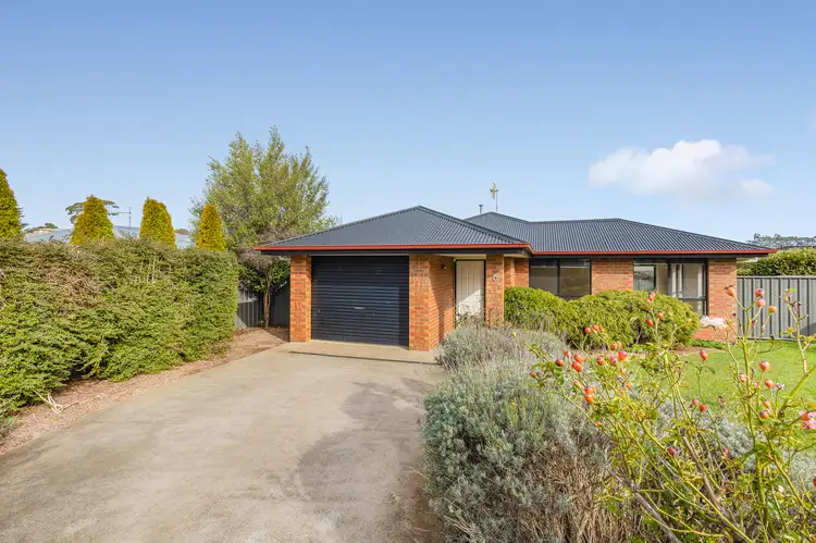 6 Wingrove Gardens