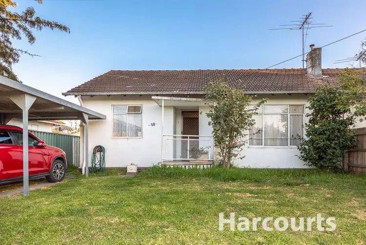 16 Oak Avenue, Doveton VIC 3177