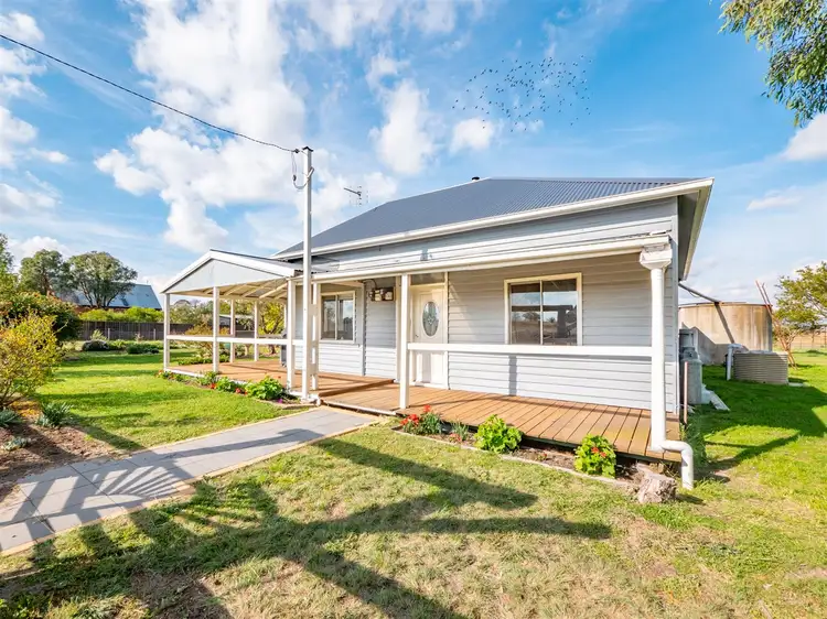 25 Eastern Avenue - Kentucky NSW 2354, Uralla NSW 2358