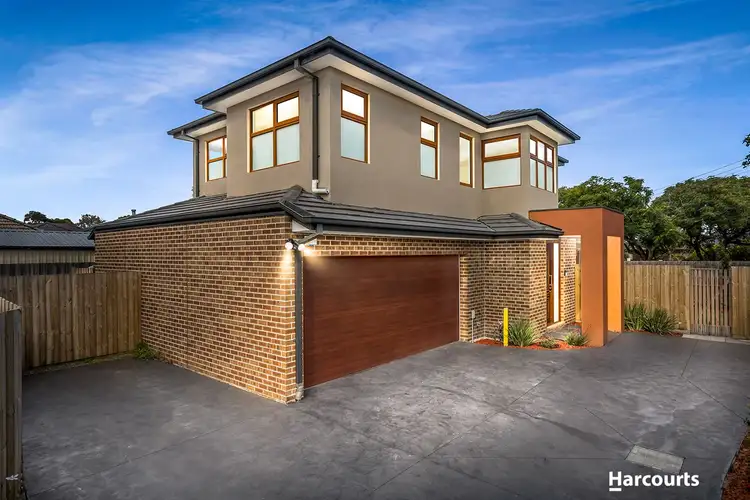 Main view of Homely townhouse listing, 2/98 Haughton Road, Oakleigh VIC 3166