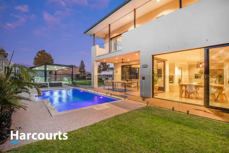 21 Cuttsia Grove, Cranbourne North VIC 3977