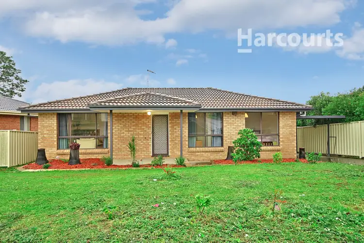 5 Larapinta Crescent, St Helens Park NSW 2560
