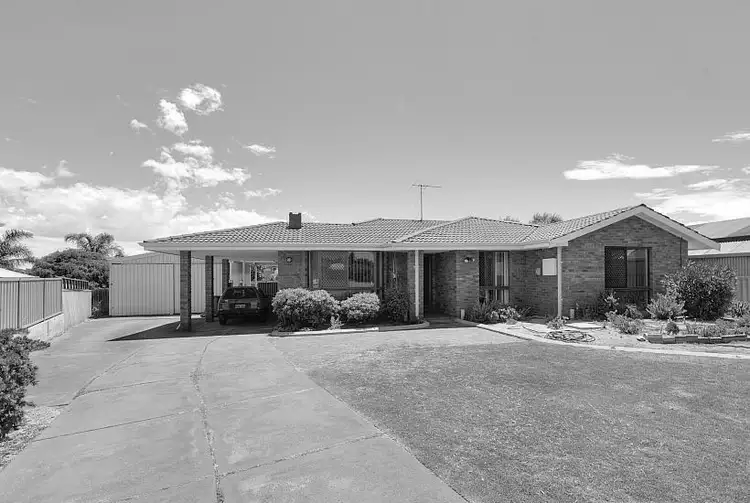 6 Oakdale Close, Halls Head WA 6210