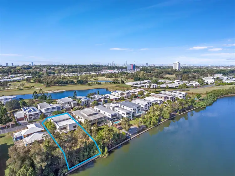 3034 The Boulevard, Benowa QLD 4217
