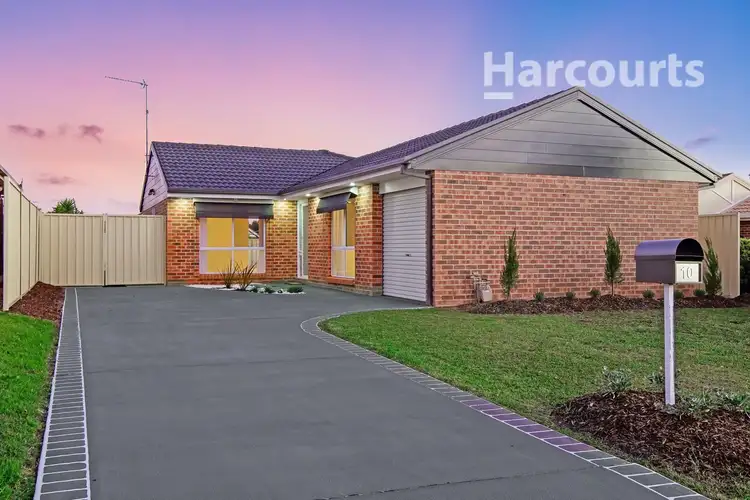 10 Whorlong Street, St Helens Park NSW 2560